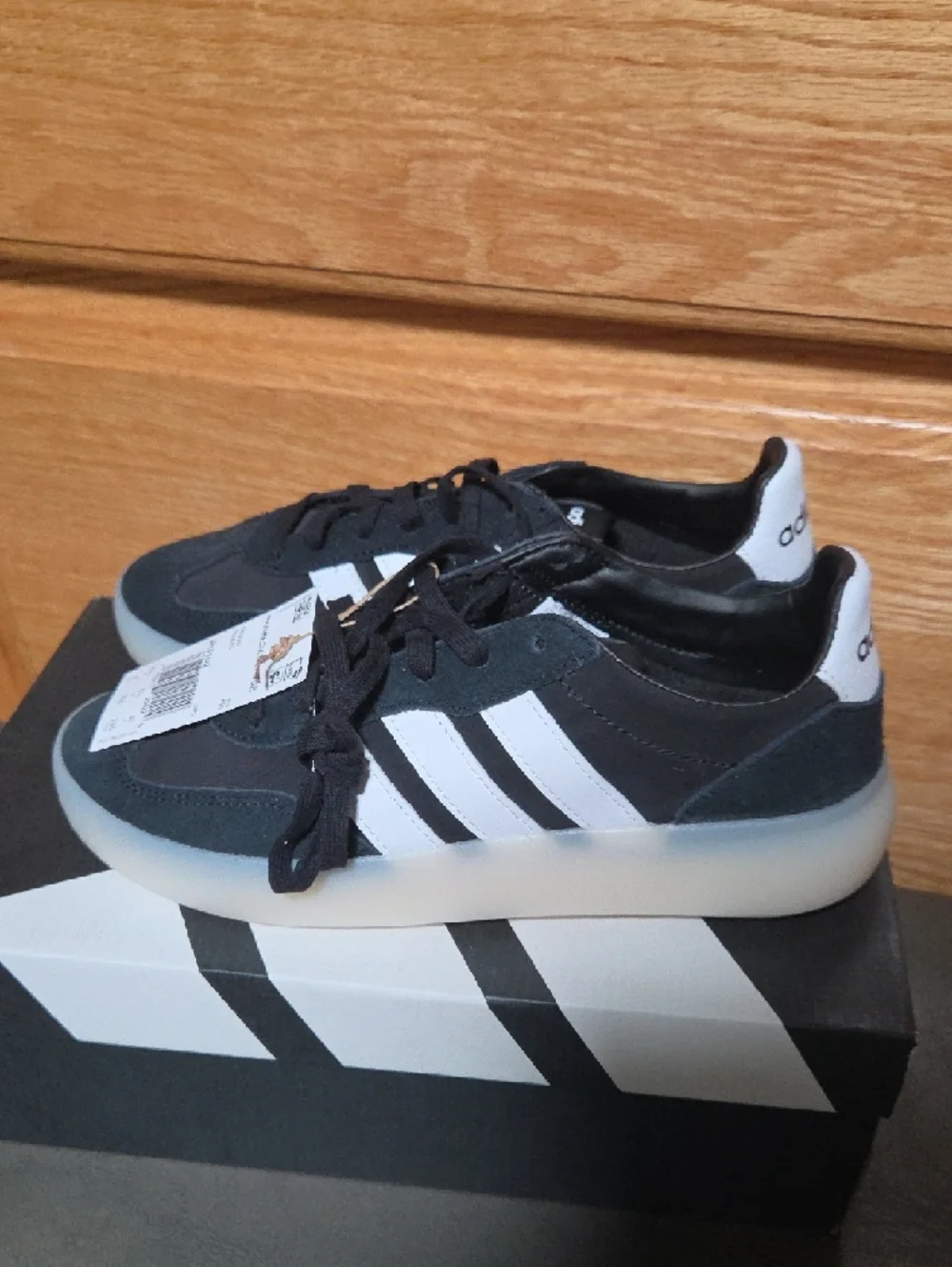Adidas Woman Barreda Decode Black/White Sneakers  SIZE 8 NEW IN BOX - Picture 3 of 6